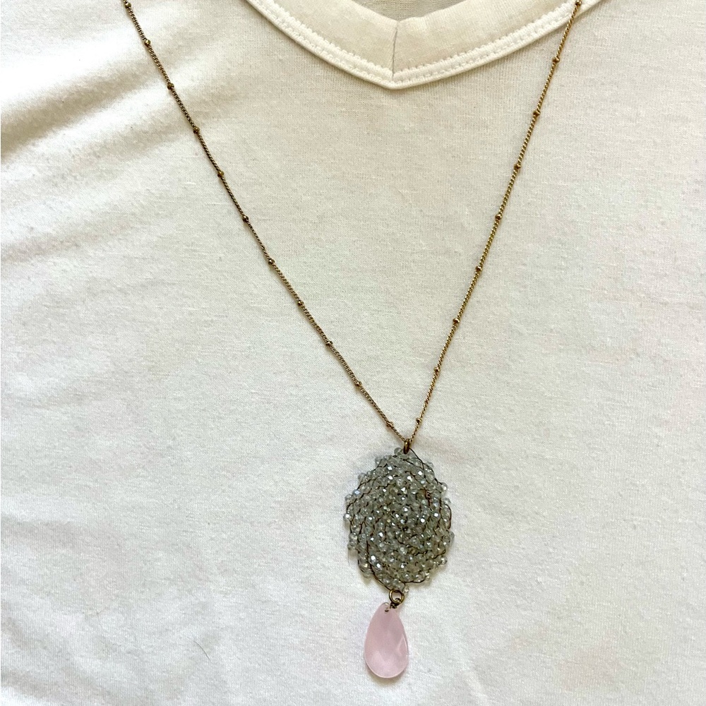 Elegant Gold and Pink Pendant Necklace